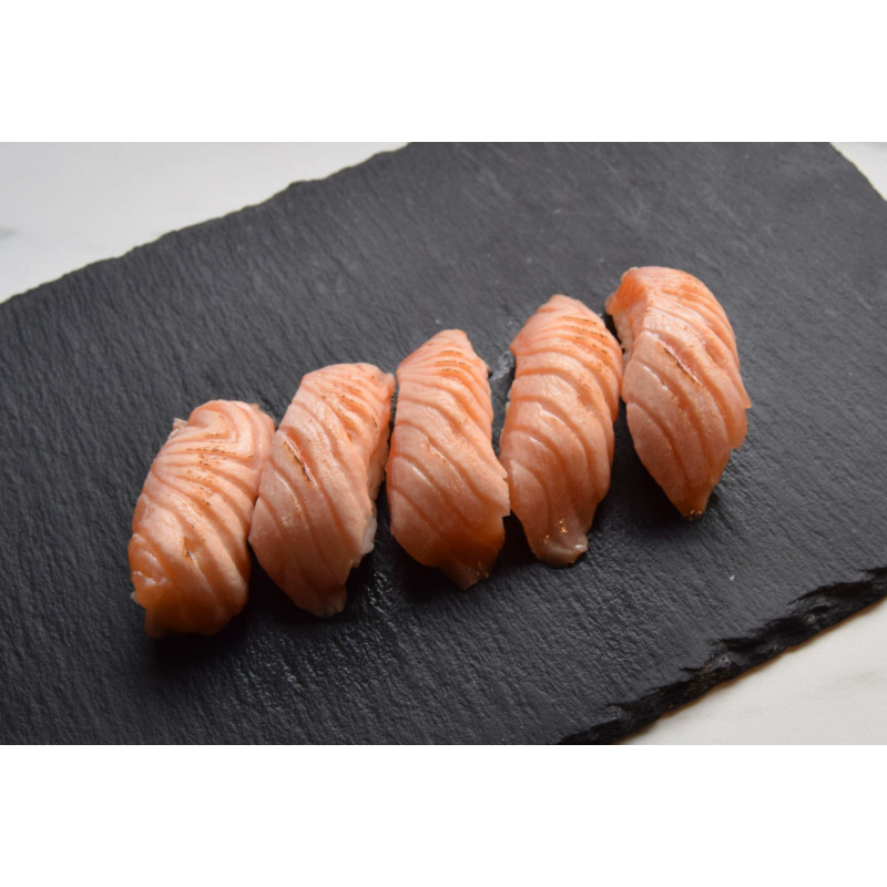 Seared salmon nigiri