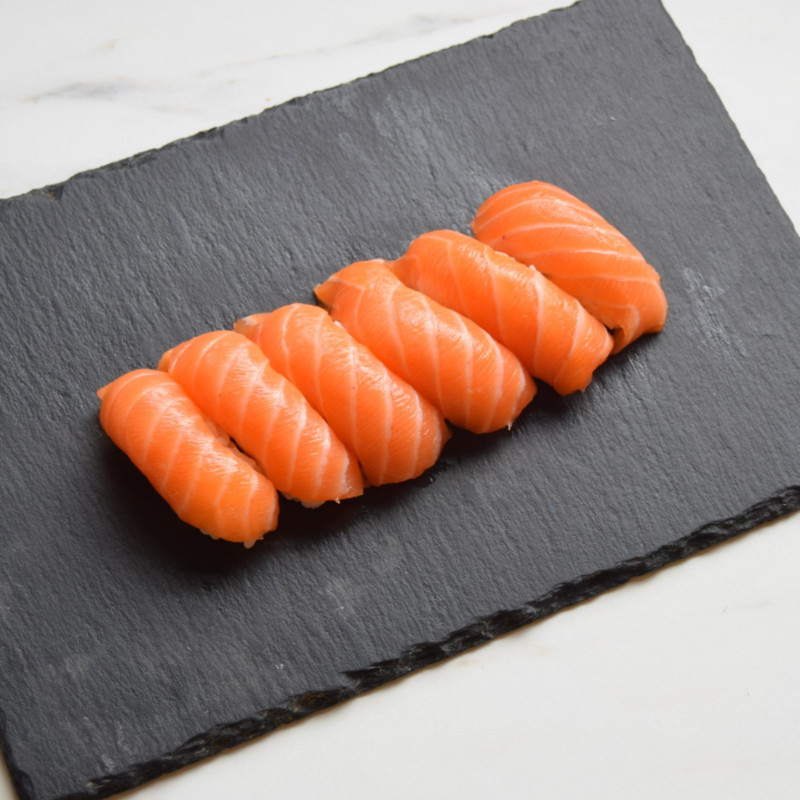 Salmon nigiri